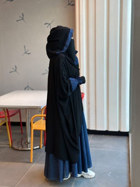 ادناء جينز