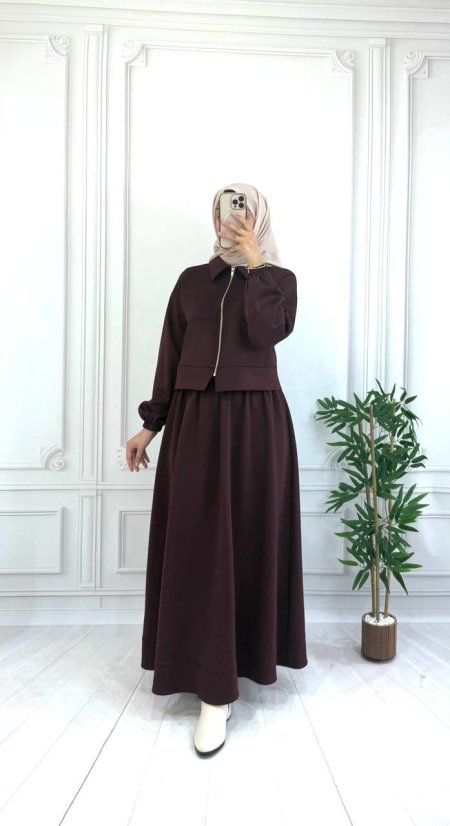 طقم قطعتين مع تنورة